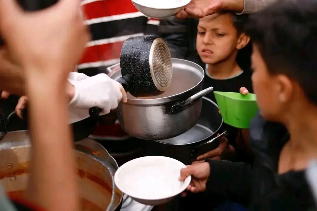 Mobile charitable kitchens & continuous hot meals